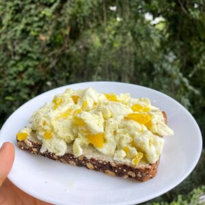 HUMMUS TOAST