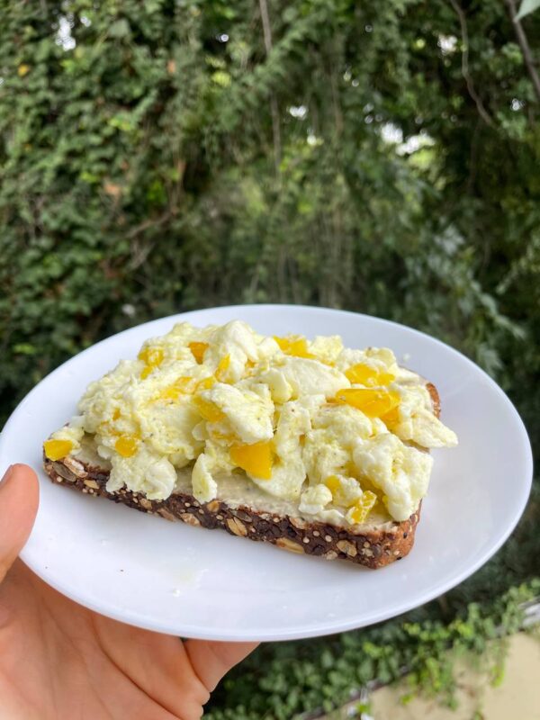 HUMMUS TOAST